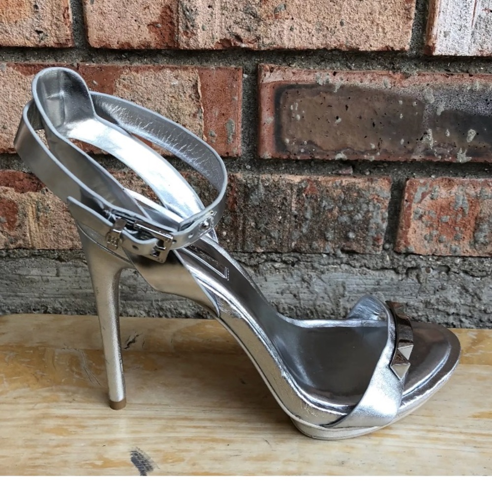 BCBGMAXAZRIA Silver Stiletto Platform 9.5 Heels